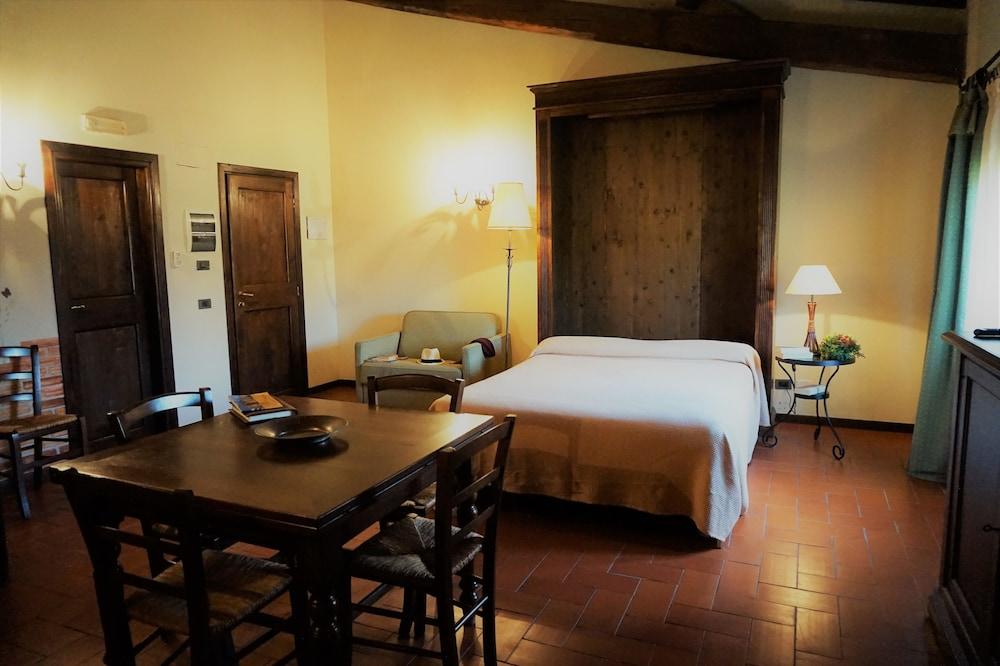 Agriturismo Antico Borgo Poggitazzi テッラヌオーヴァ・ブラッチョリーニ エクステリア 写真