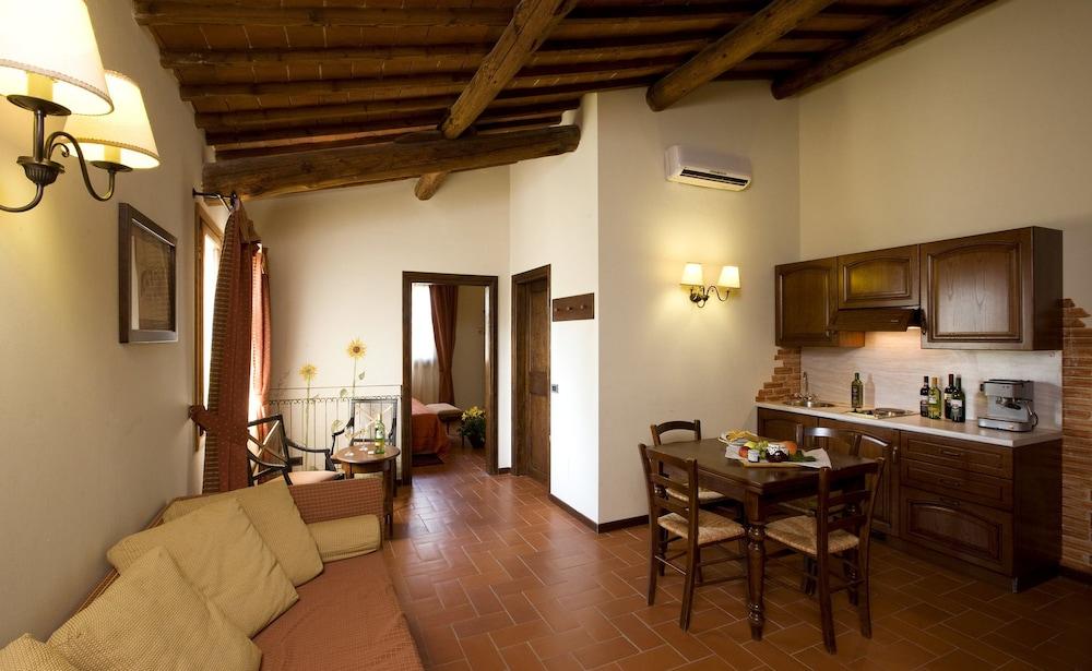 Agriturismo Antico Borgo Poggitazzi テッラヌオーヴァ・ブラッチョリーニ エクステリア 写真