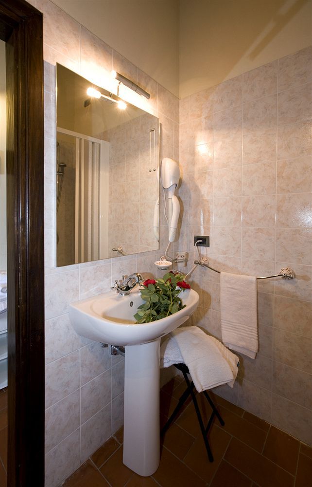 Agriturismo Antico Borgo Poggitazzi テッラヌオーヴァ・ブラッチョリーニ エクステリア 写真